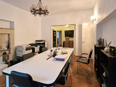 Apartament de 4 camere în vilă interbelică complet renovată - zona Unirii