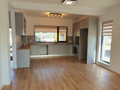 Case de inchiriat Tunari imagine mica 2