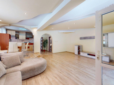 Vila cu 7 camere de inchiriat+ gradina + piscina  Bulevardul Ghencea